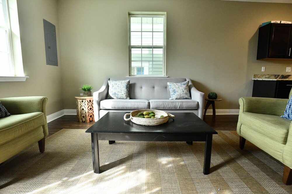 Photo of Livingroom in Mid-City