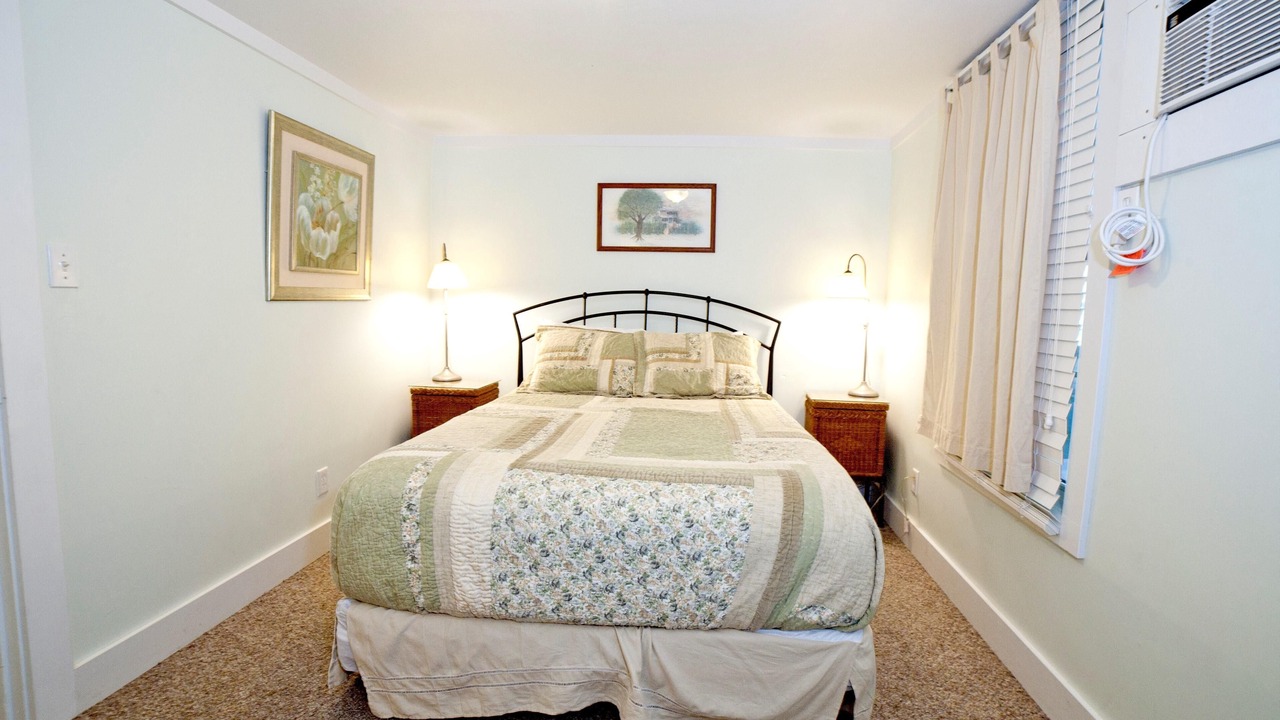 Photo of Bedroom in Savannah Beach