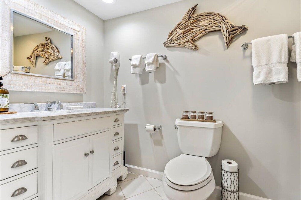 Photo of Bathroom in Night Heron