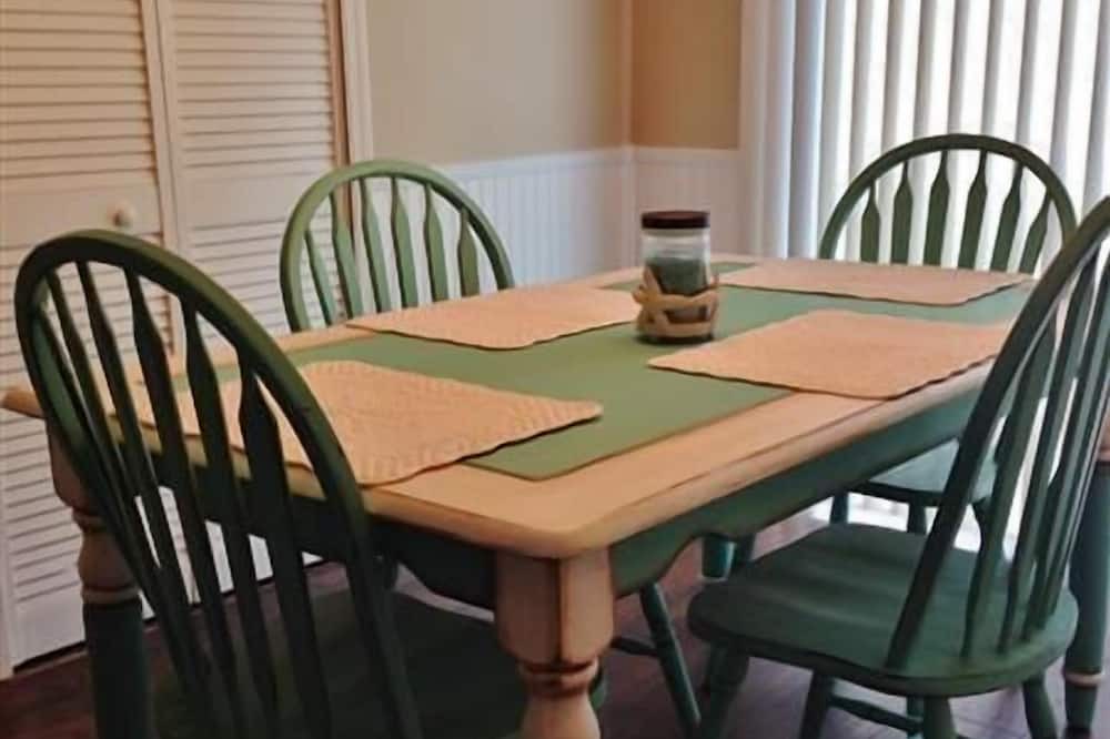 Photo of Livingroom in Whitemarsh Island