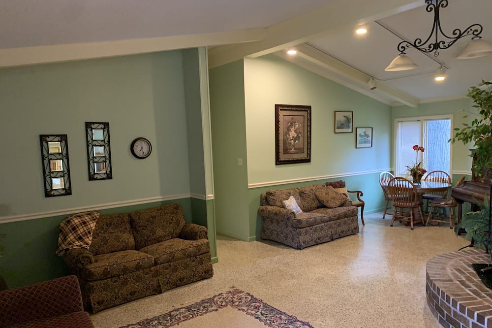 Photo of Livingroom in Dover