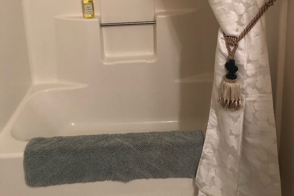 Photo of Bathroom in Summerville Historic District
