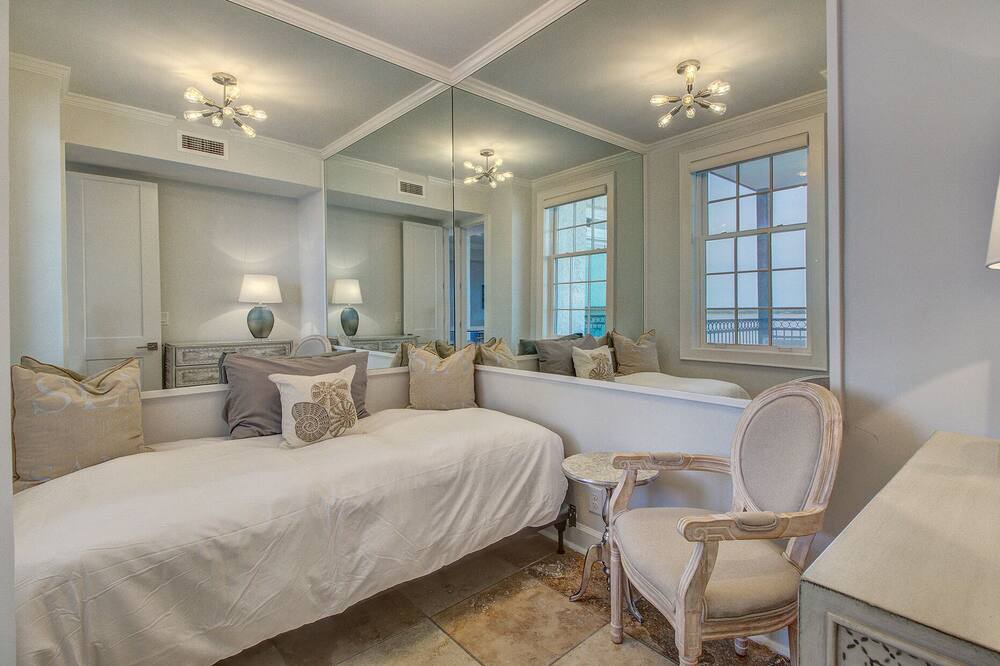Photo of Bedroom in South of Broad