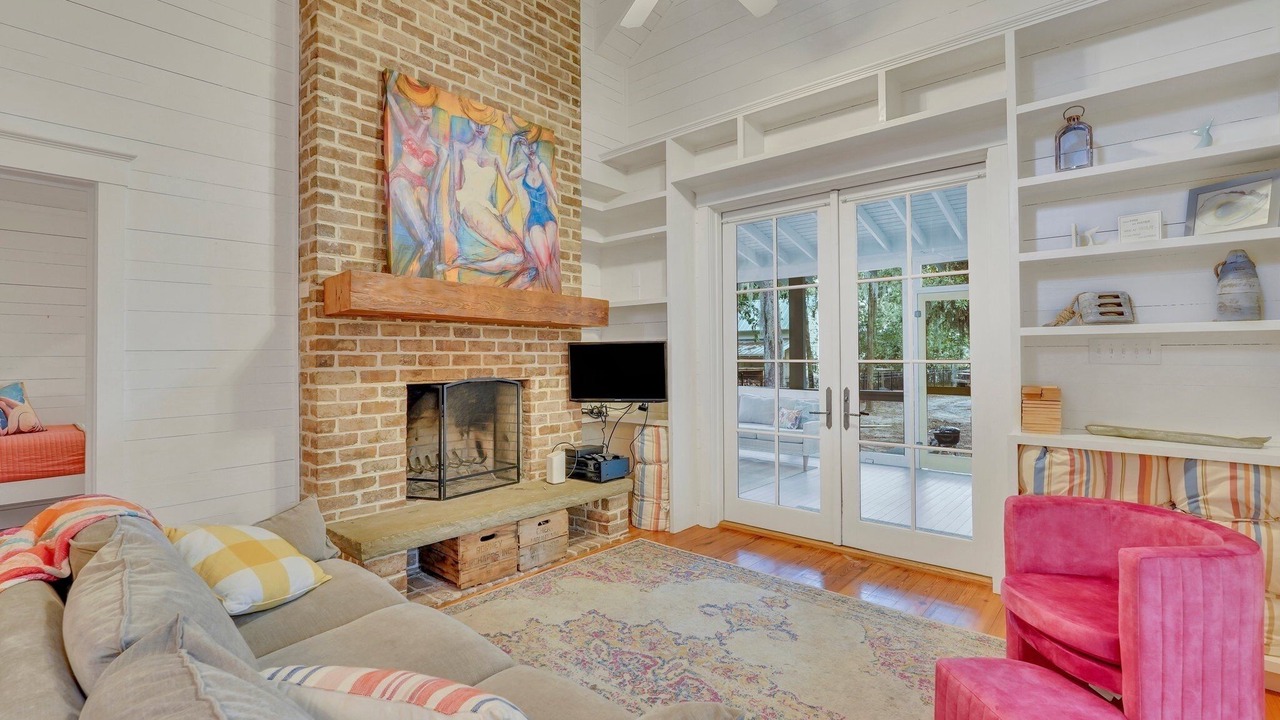 Photo of Livingroom in Whitemarsh Island
