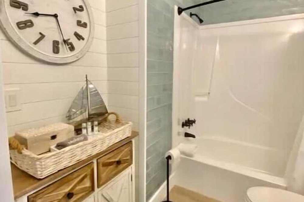 Photo of Bathroom in Folly Field