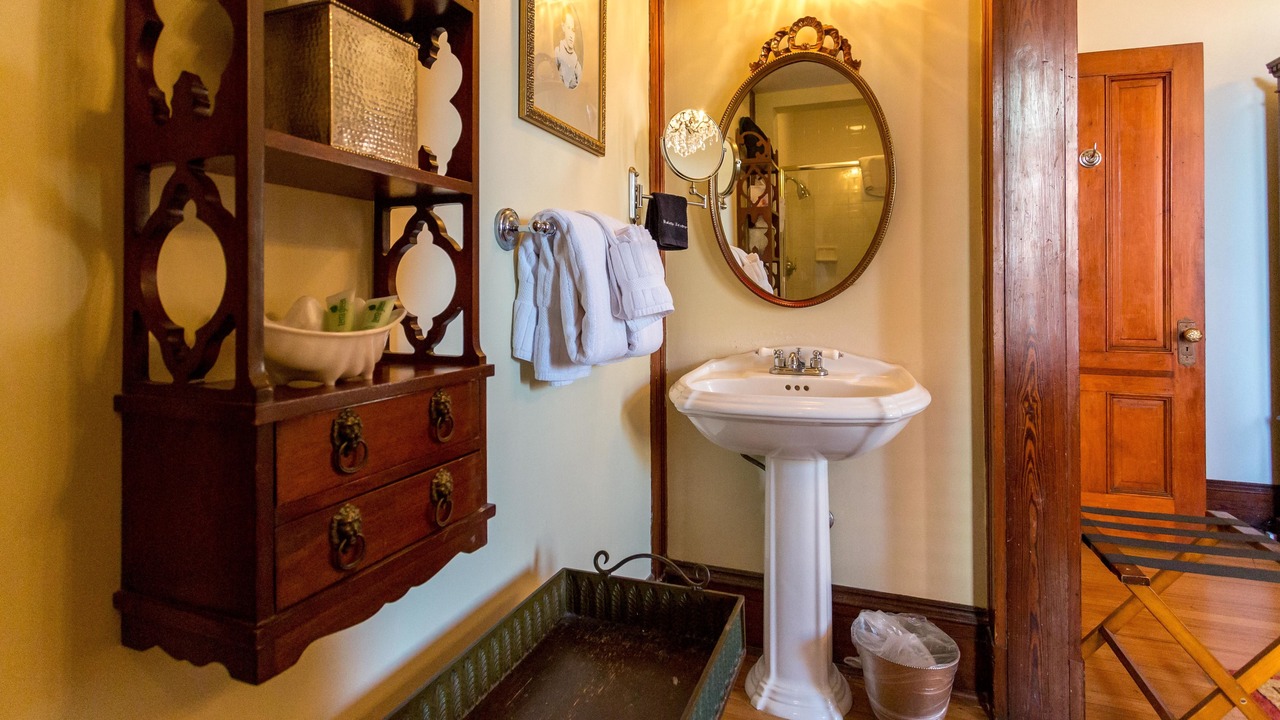 Photo of Bedroom in Historic District - North