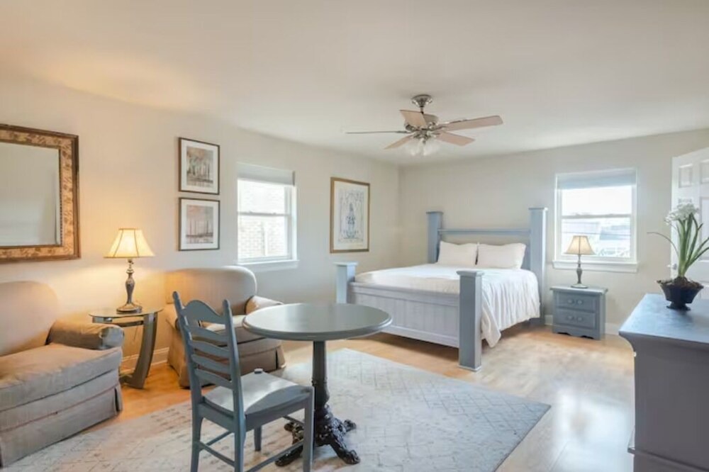 Photo of Bedroom in Lakeview