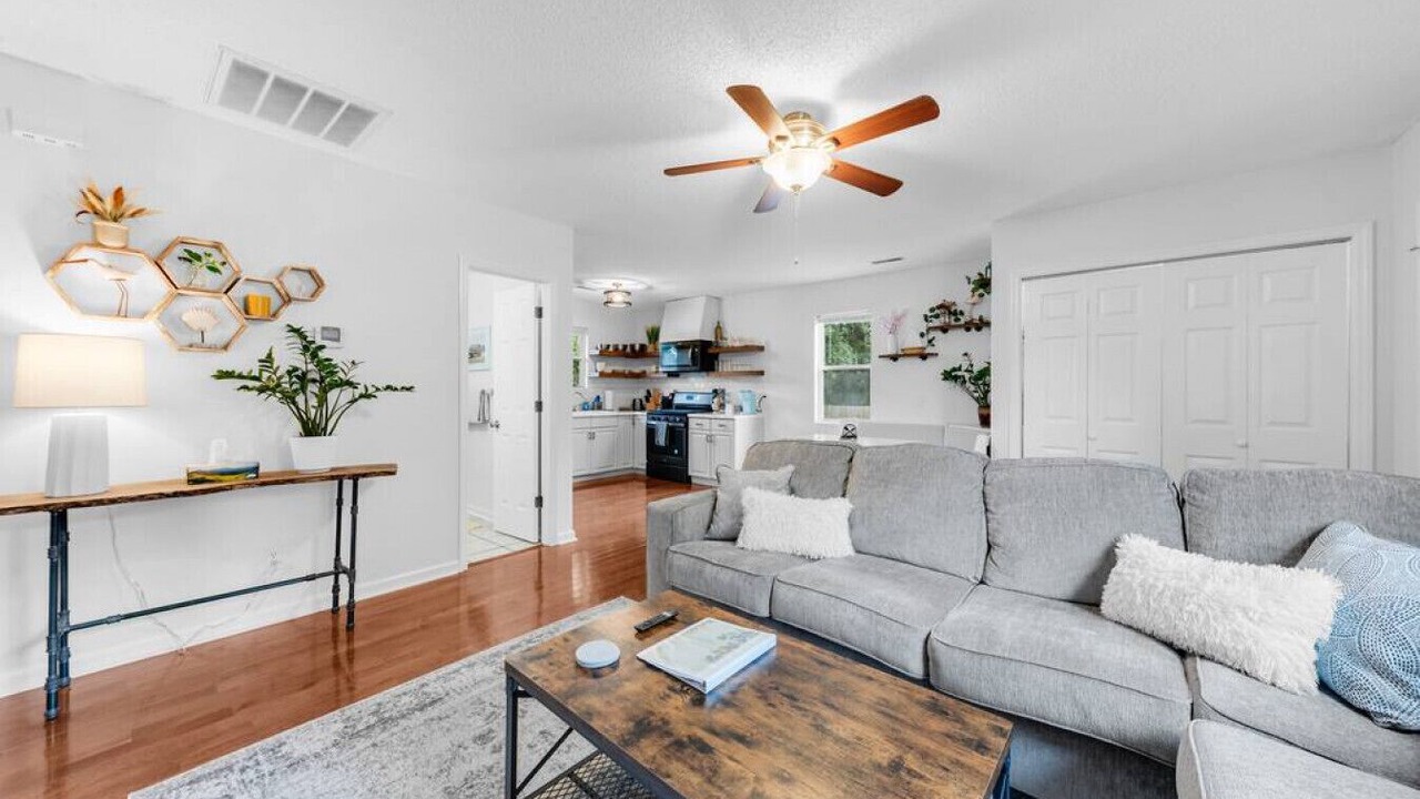 Photo of Livingroom in West Ashley