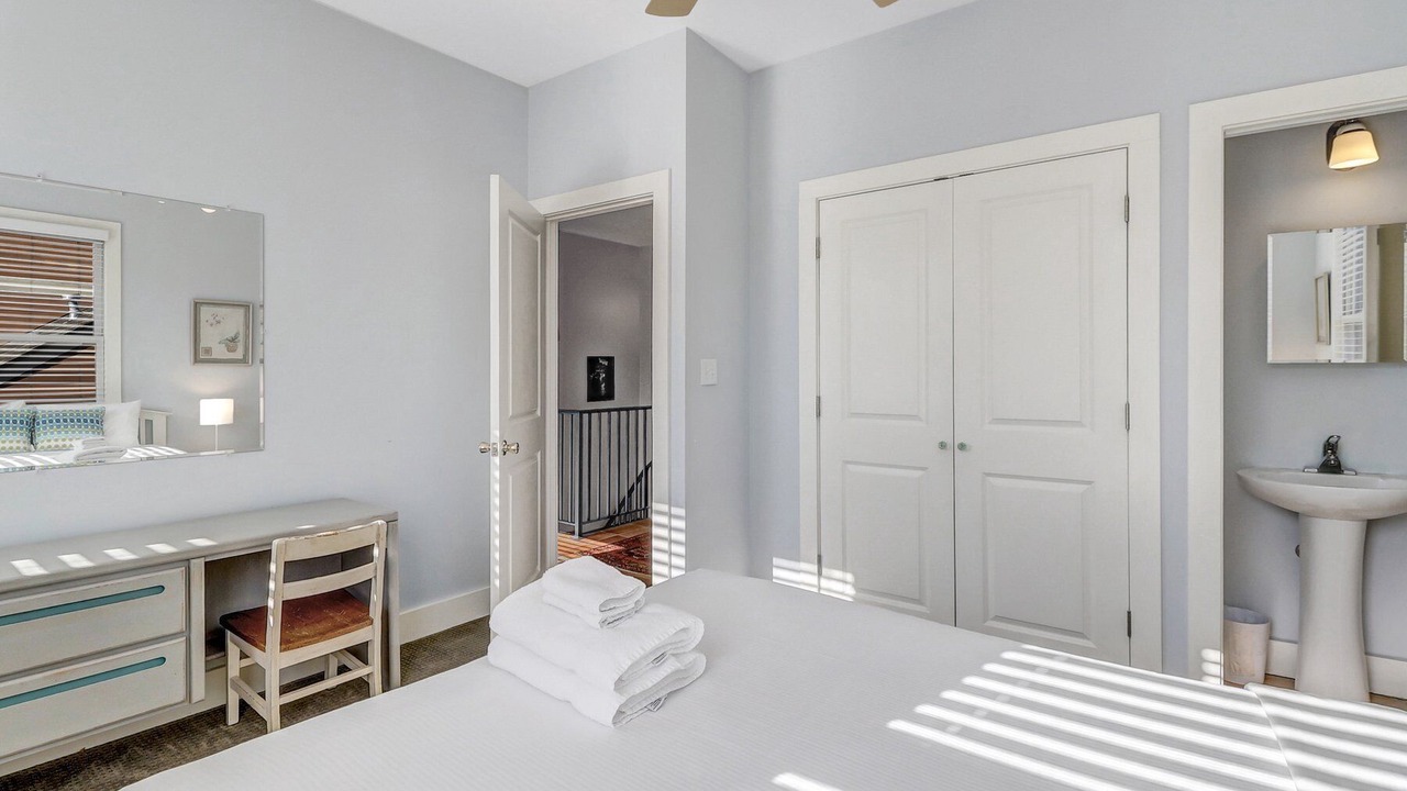 Photo of Bedroom in Beach Institute