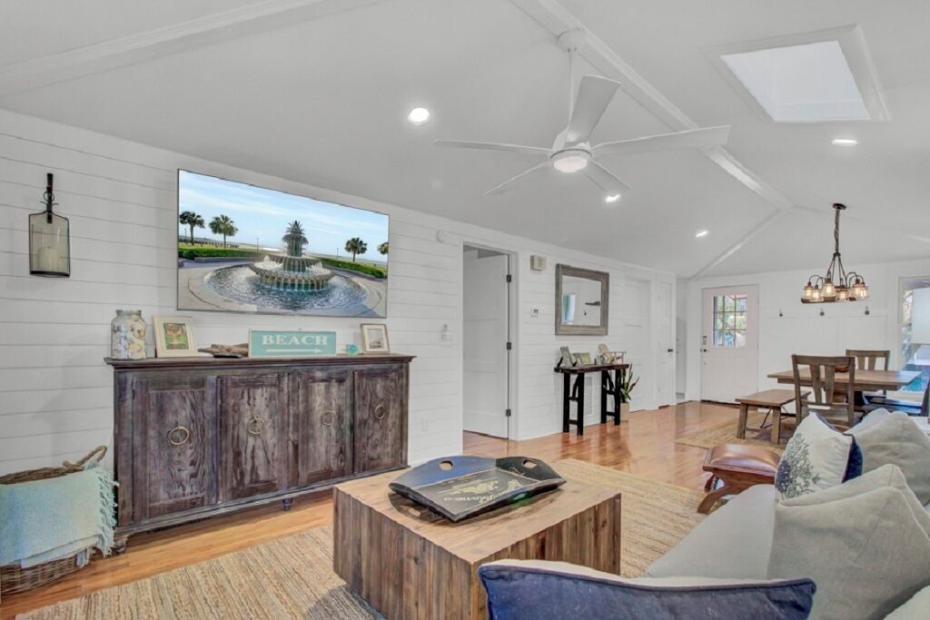 Photo of Livingroom in Twin Oaks
