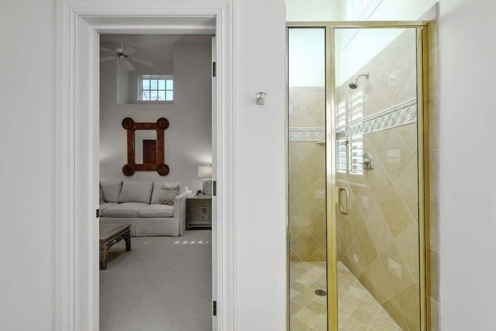 Photo of Bathroom in Vanderhorst Plantation