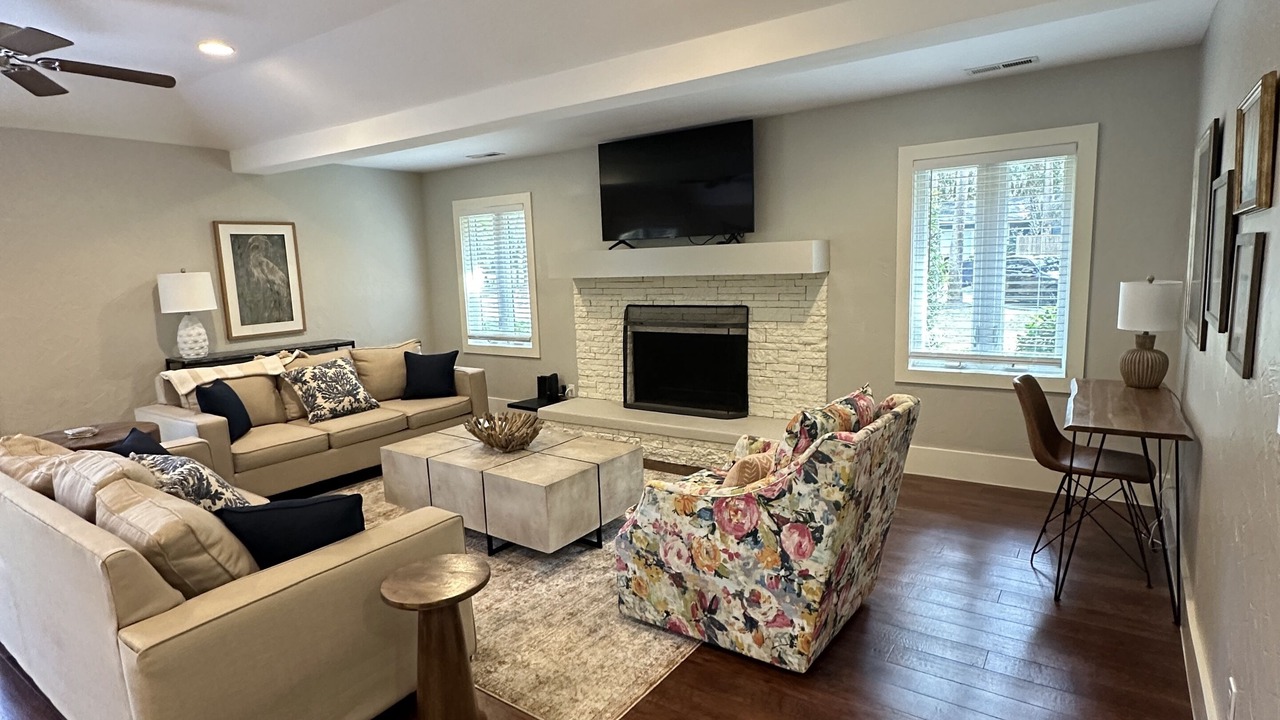 Photo of Livingroom in North Forest Beach