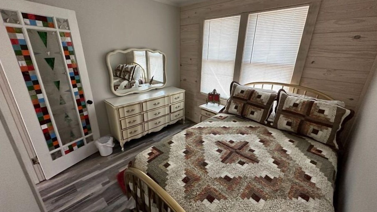 Photo of Bedroom in Mid America