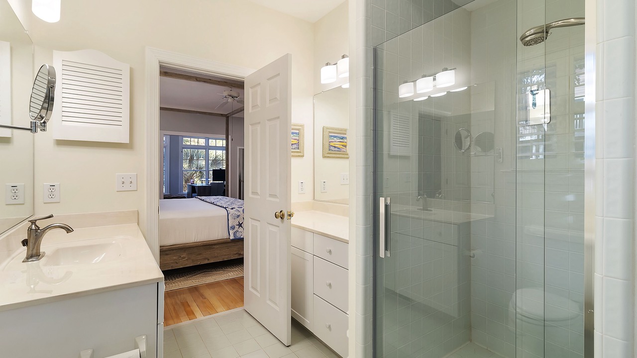 Photo of Bathroom in Vanderhorst Plantation