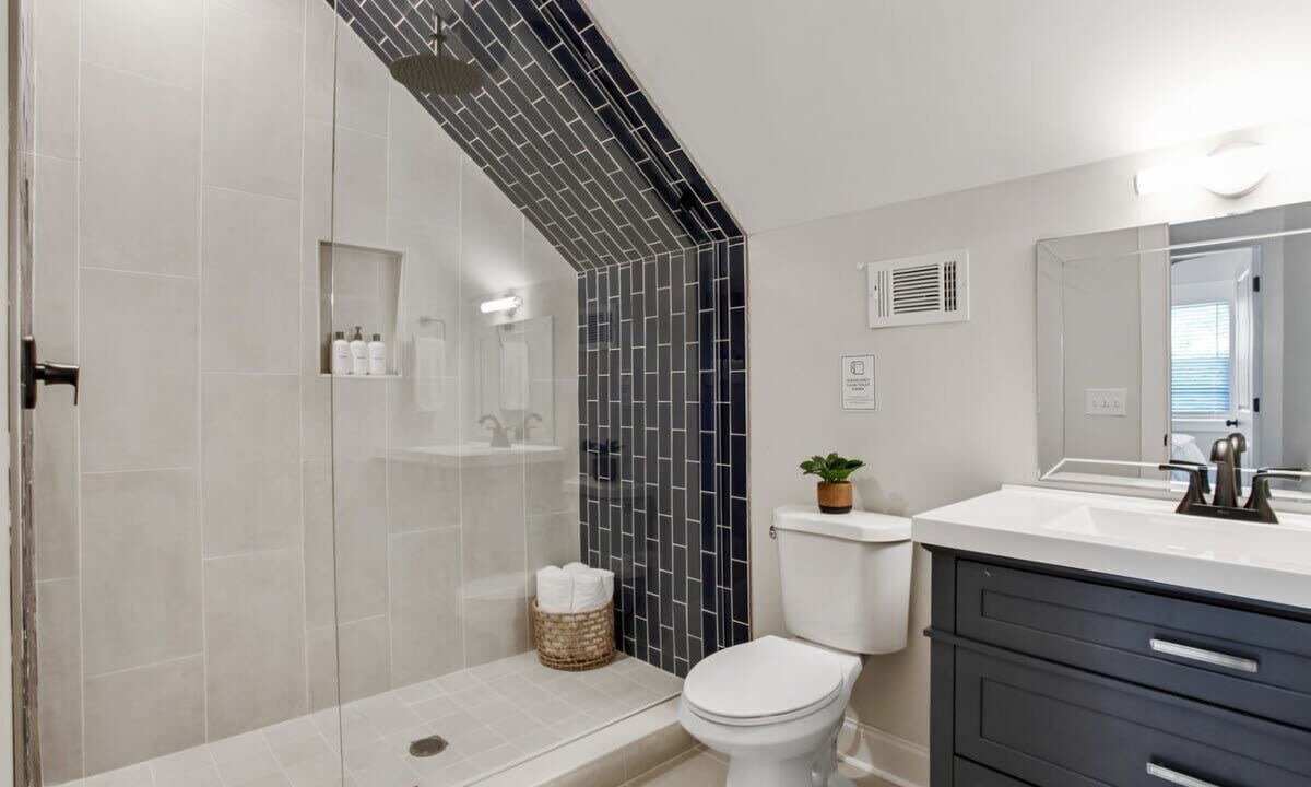 Photo of Bathroom in Whitemarsh Island