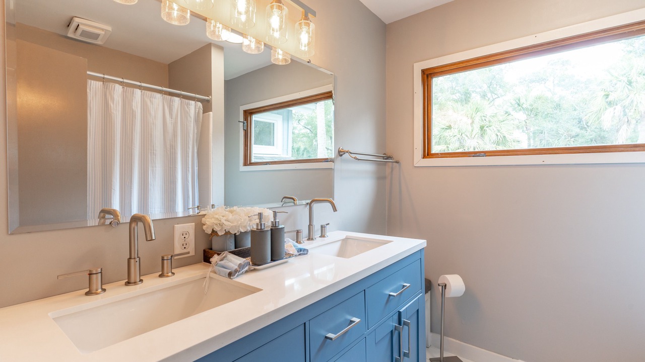 Photo of Bathroom in Vanderhorst Plantation