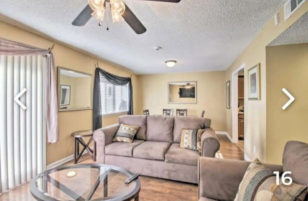 Photo of Livingroom in Arcadia Lakes