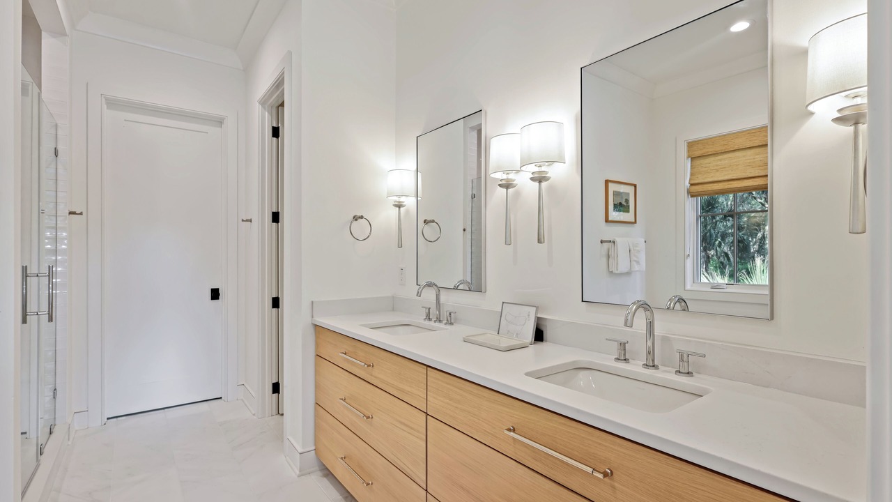 Photo of Bathroom in Vanderhorst Plantation