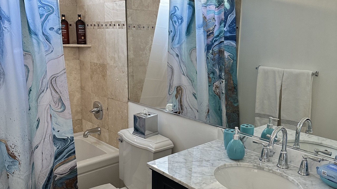 Photo of Bathroom in Pico - Robertson