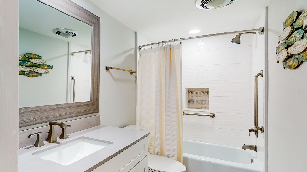 Photo of Bathroom in Harbour Town