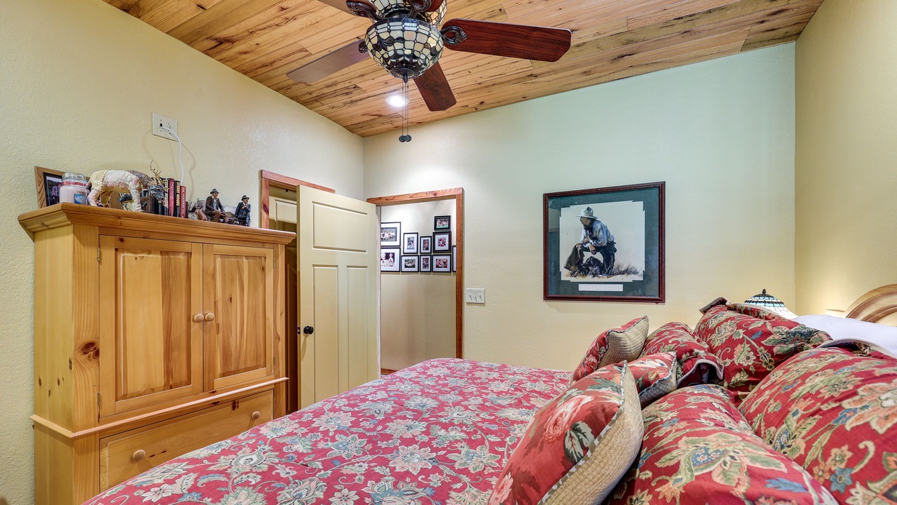Photo of Bedroom in Caddo Gap