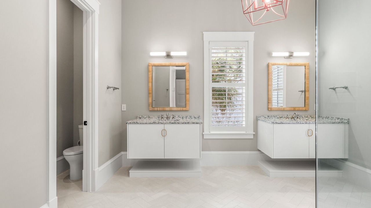 Photo of Bathroom in Vanderhorst Plantation