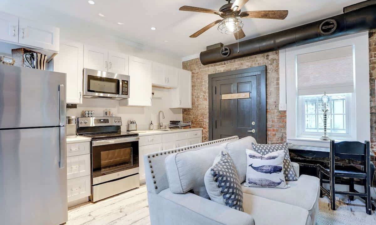 Photo of Livingroom in Historic District - North