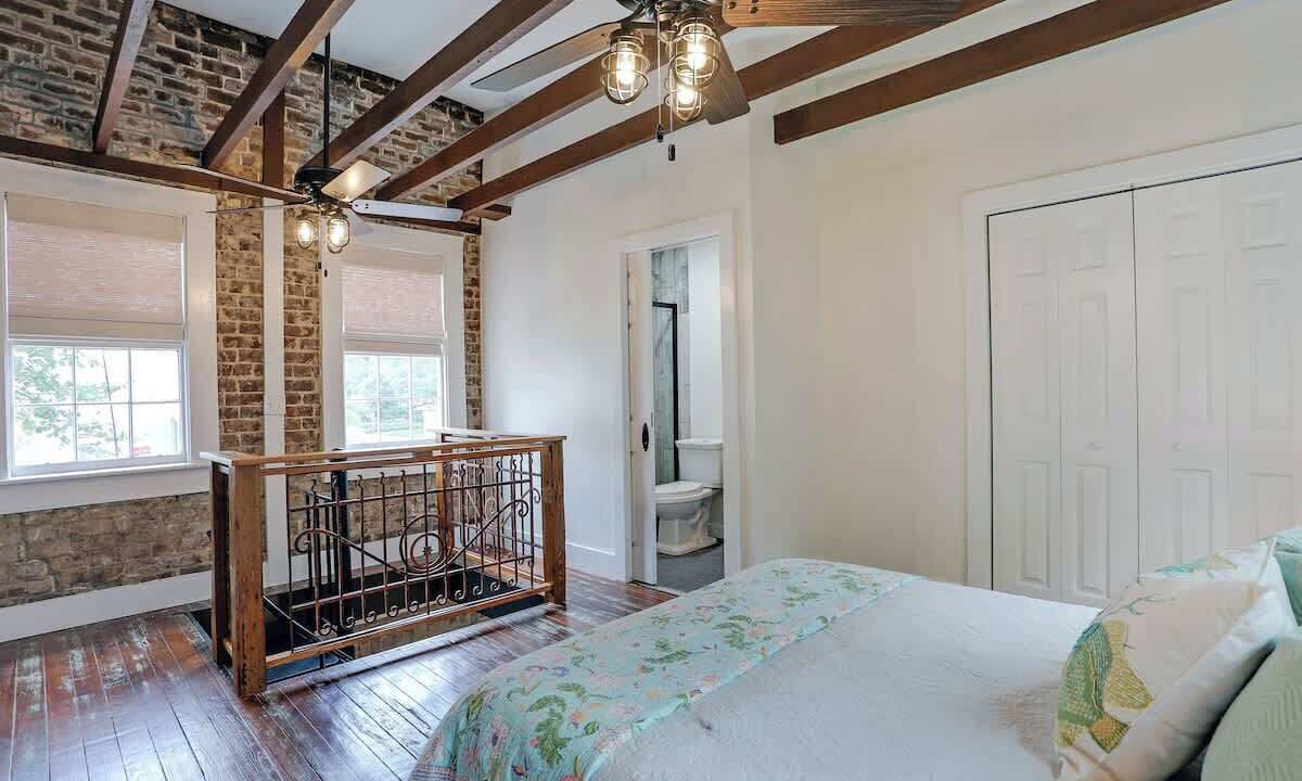 Photo of Bedroom in Historic District - North