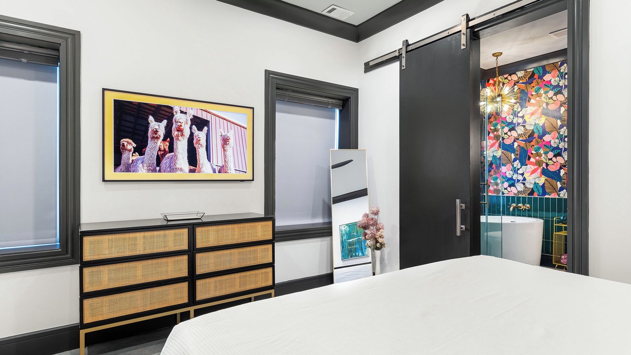 Photo of Bedroom in Historic District - North