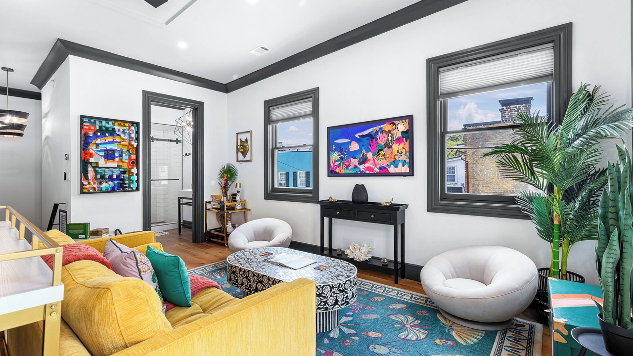 Photo of Livingroom in Historic District - North