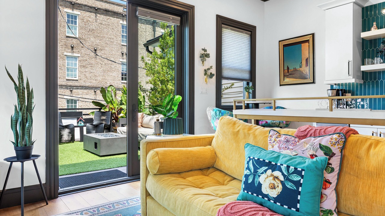 Photo of Livingroom in Historic District - North