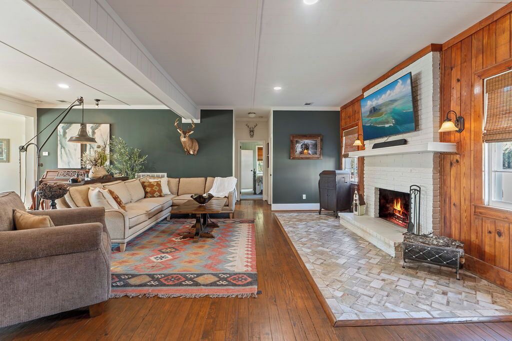 Photo of Livingroom in Peach Orchard