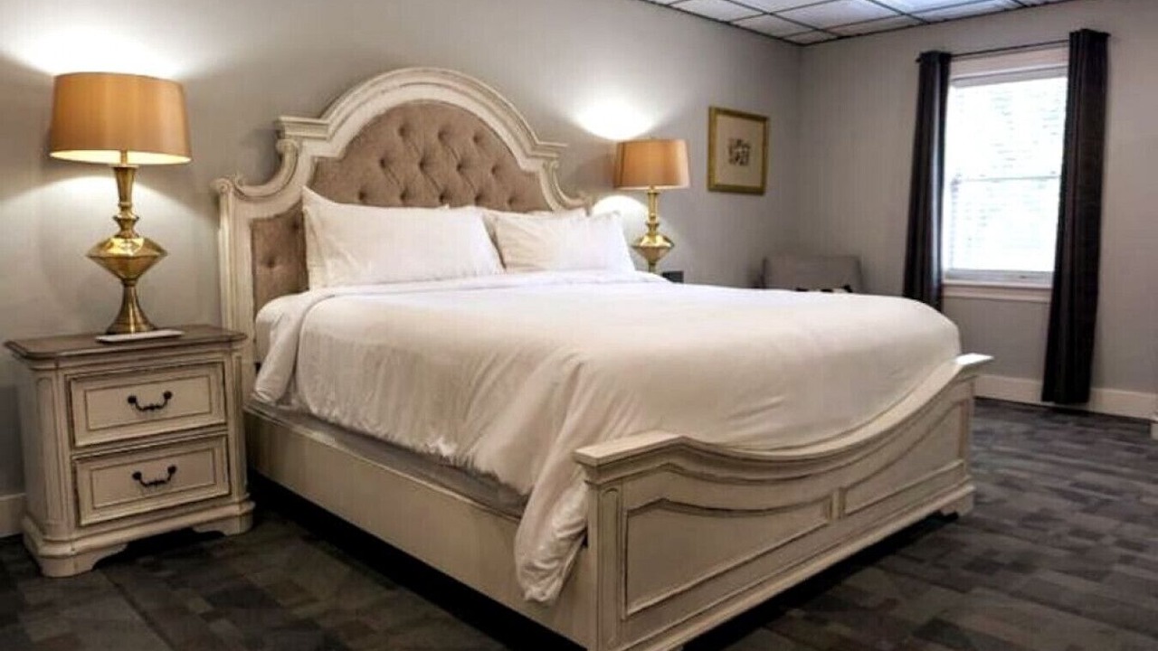Photo of Bedroom in Eureka Springs Historic District