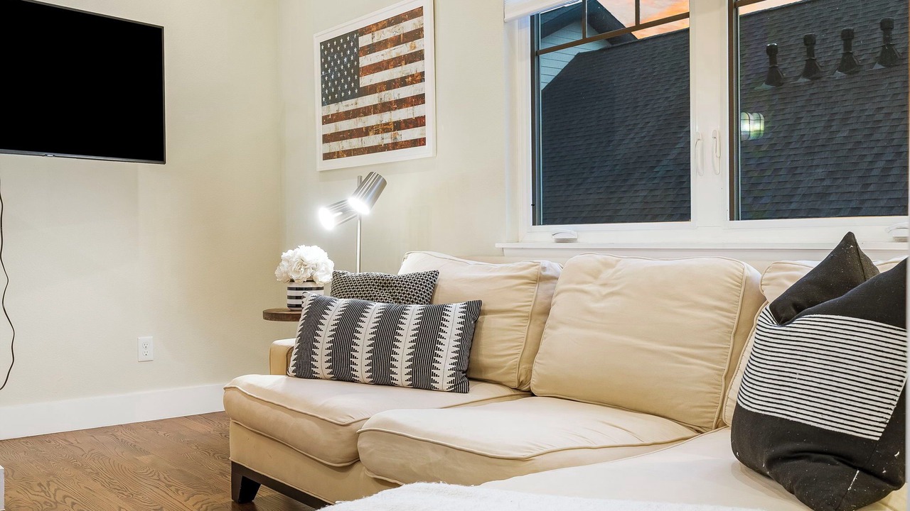 Photo of Livingroom in Downtown