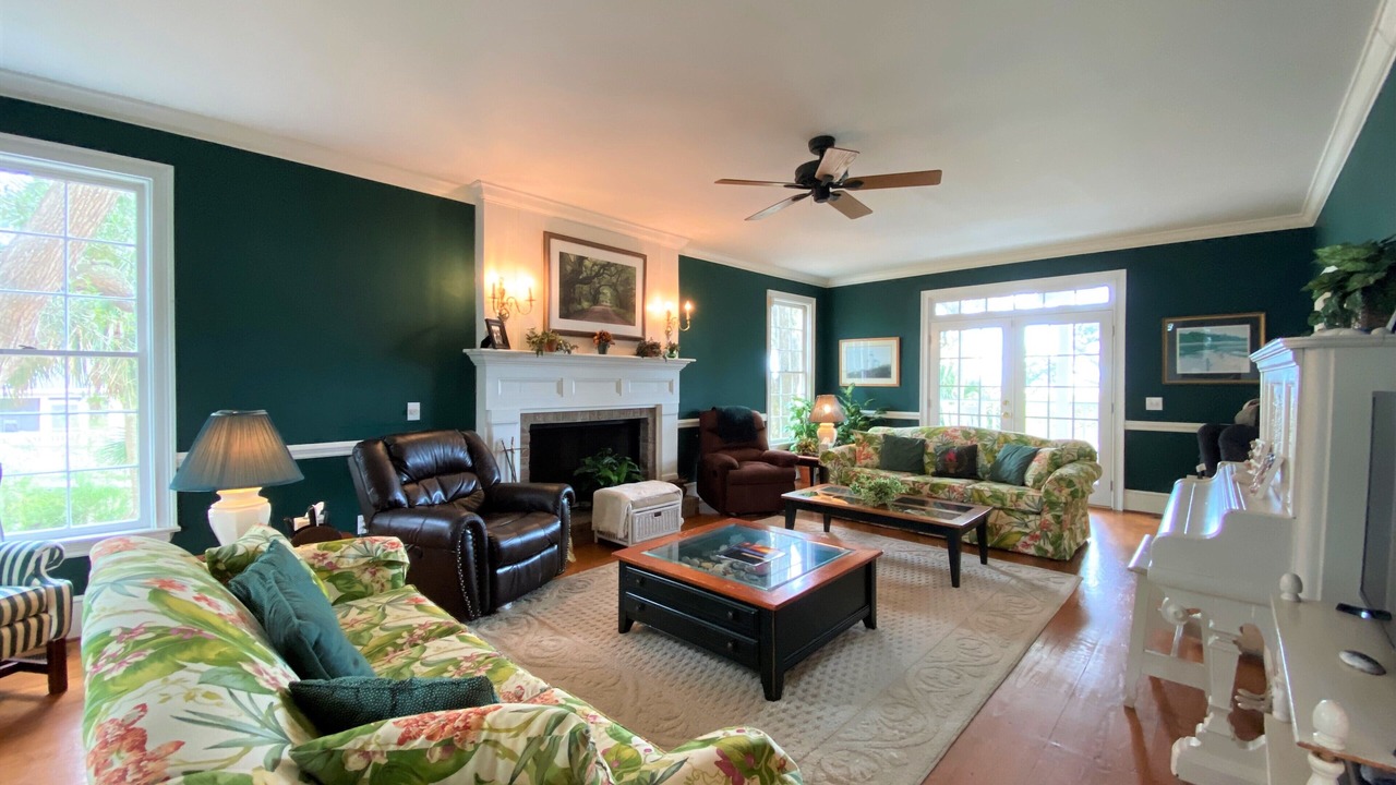 Photo of Livingroom in Jeremy Cay