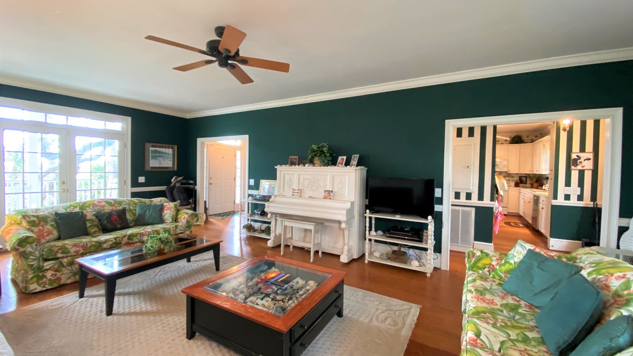 Photo of Livingroom in Jeremy Cay