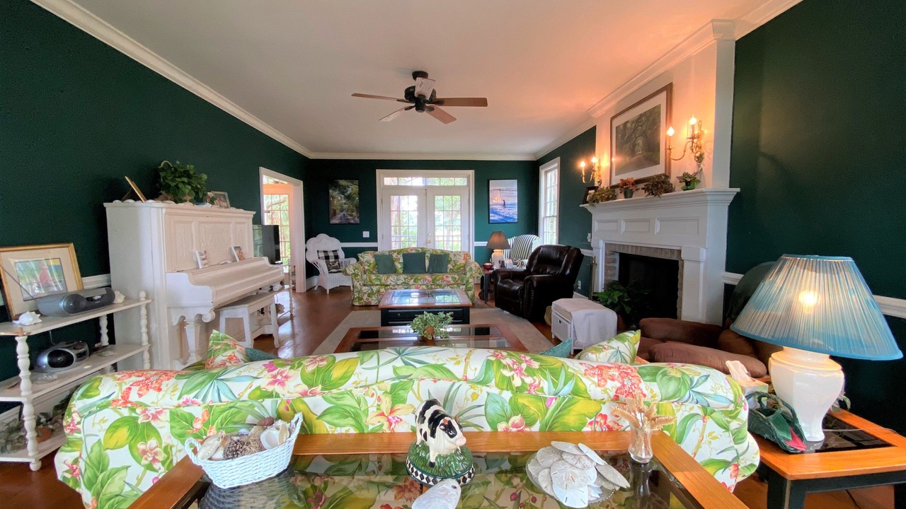 Photo of Livingroom in Jeremy Cay