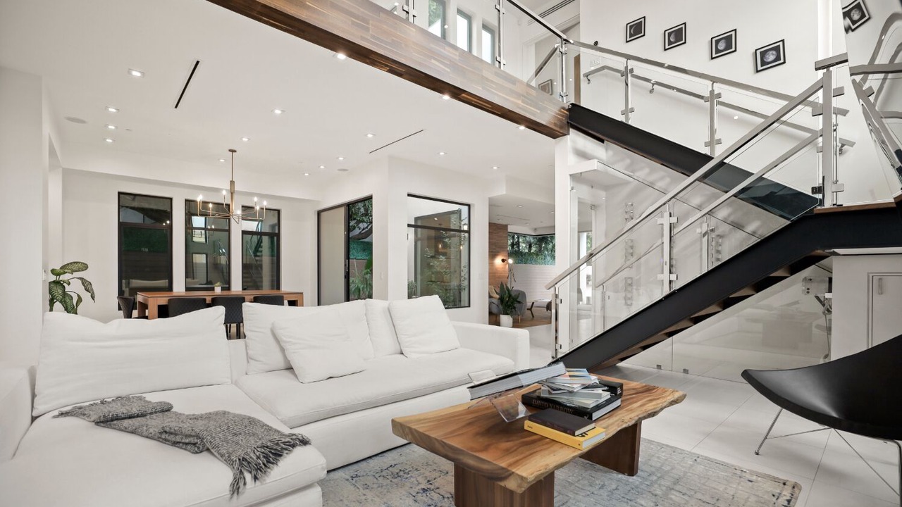 Photo of Livingroom in Melrose