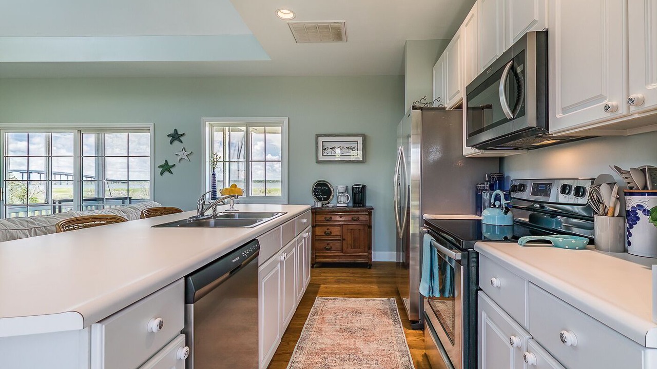 Photo of Kitchen in Oceanmarsh Subdivision