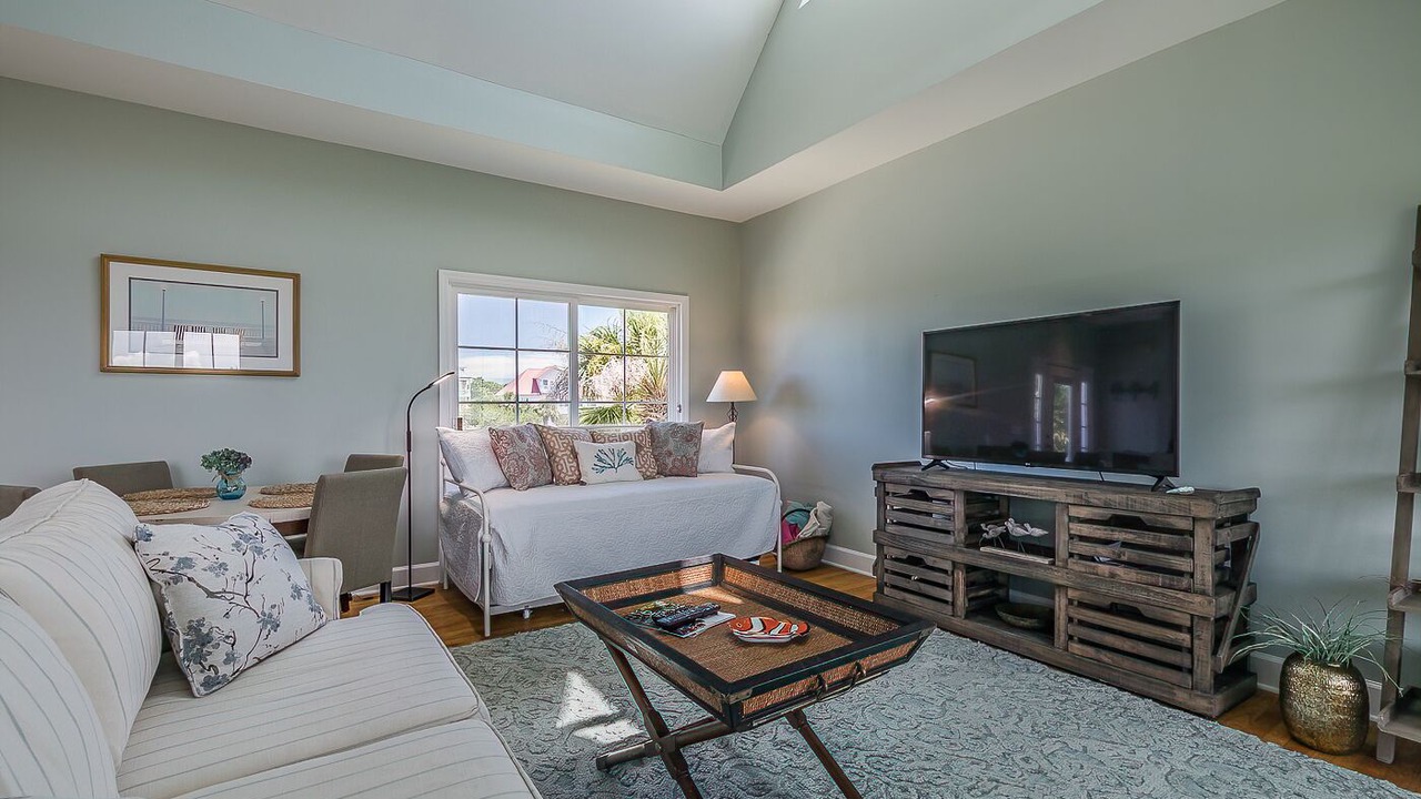 Photo of Livingroom in Oceanmarsh Subdivision
