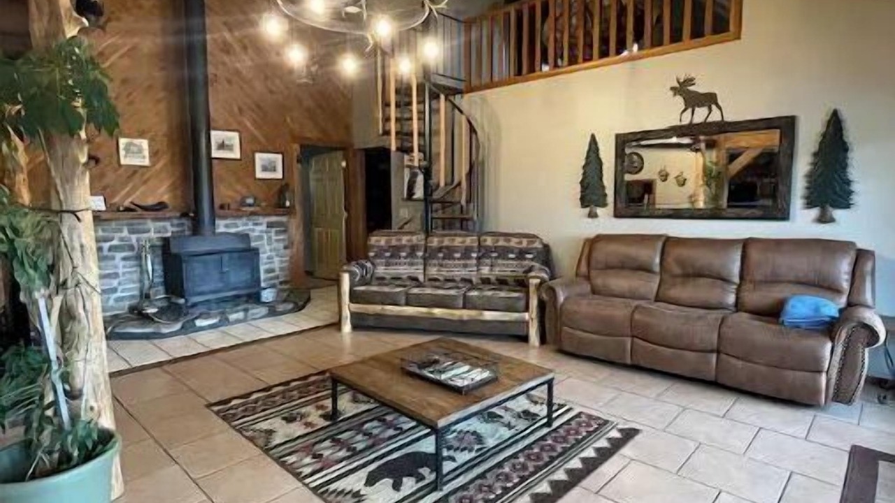 Photo of Livingroom in Compton
