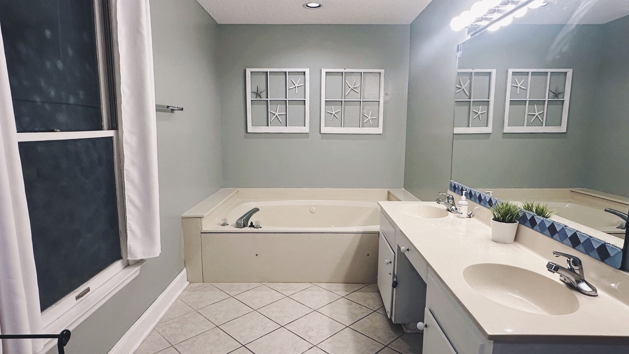 Photo of Bathroom in Ocean Ridge