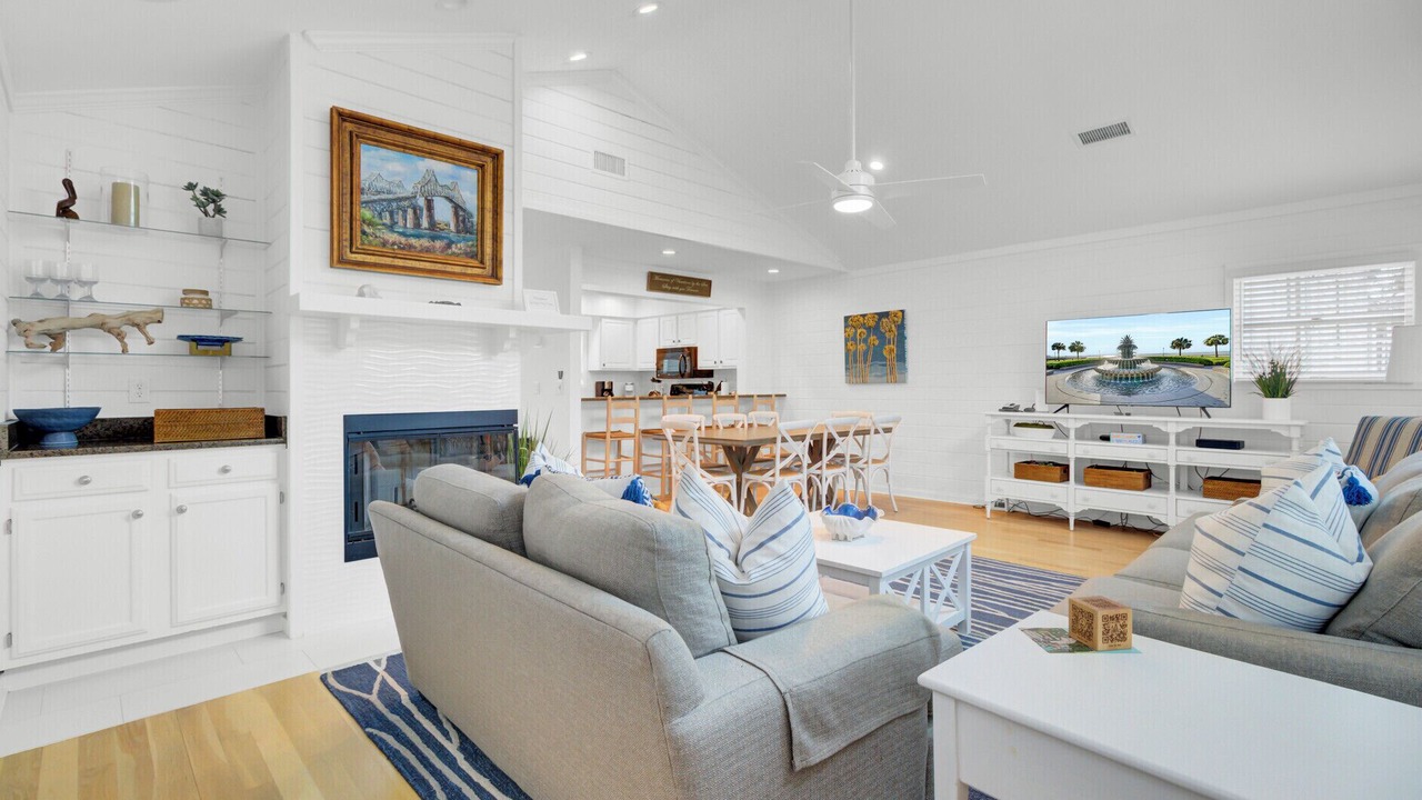 Photo of Livingroom in Pelican Bay