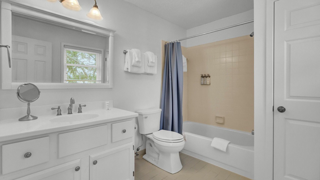 Photo of Bathroom in Pelican Bay