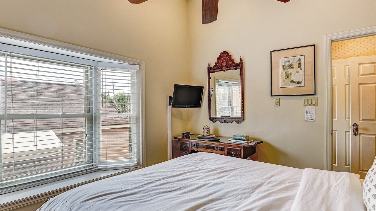 Photo of Bedroom in Historic District - North