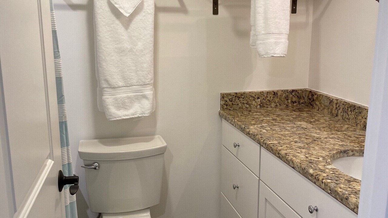 Photo of Bathroom in Folly Field