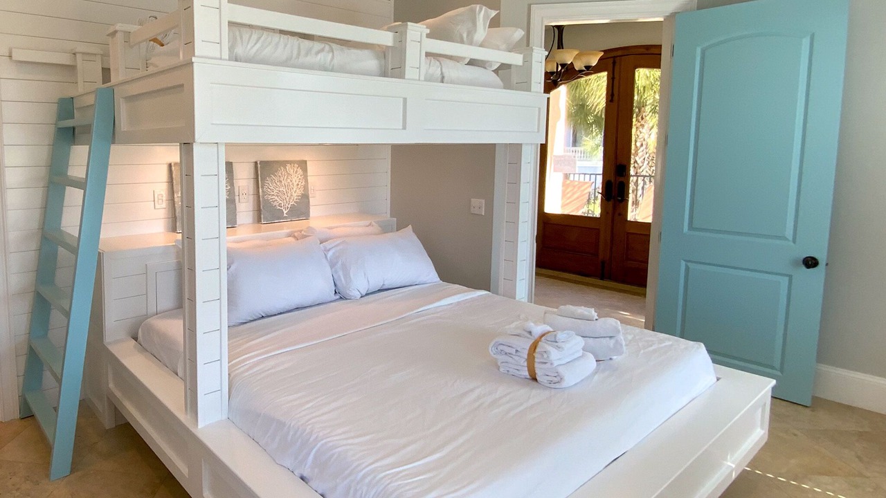 Photo of Bedroom in Palmetto Dunes