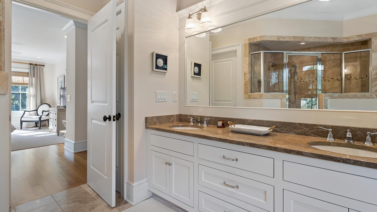Photo of Bathroom in Vanderhorst Plantation