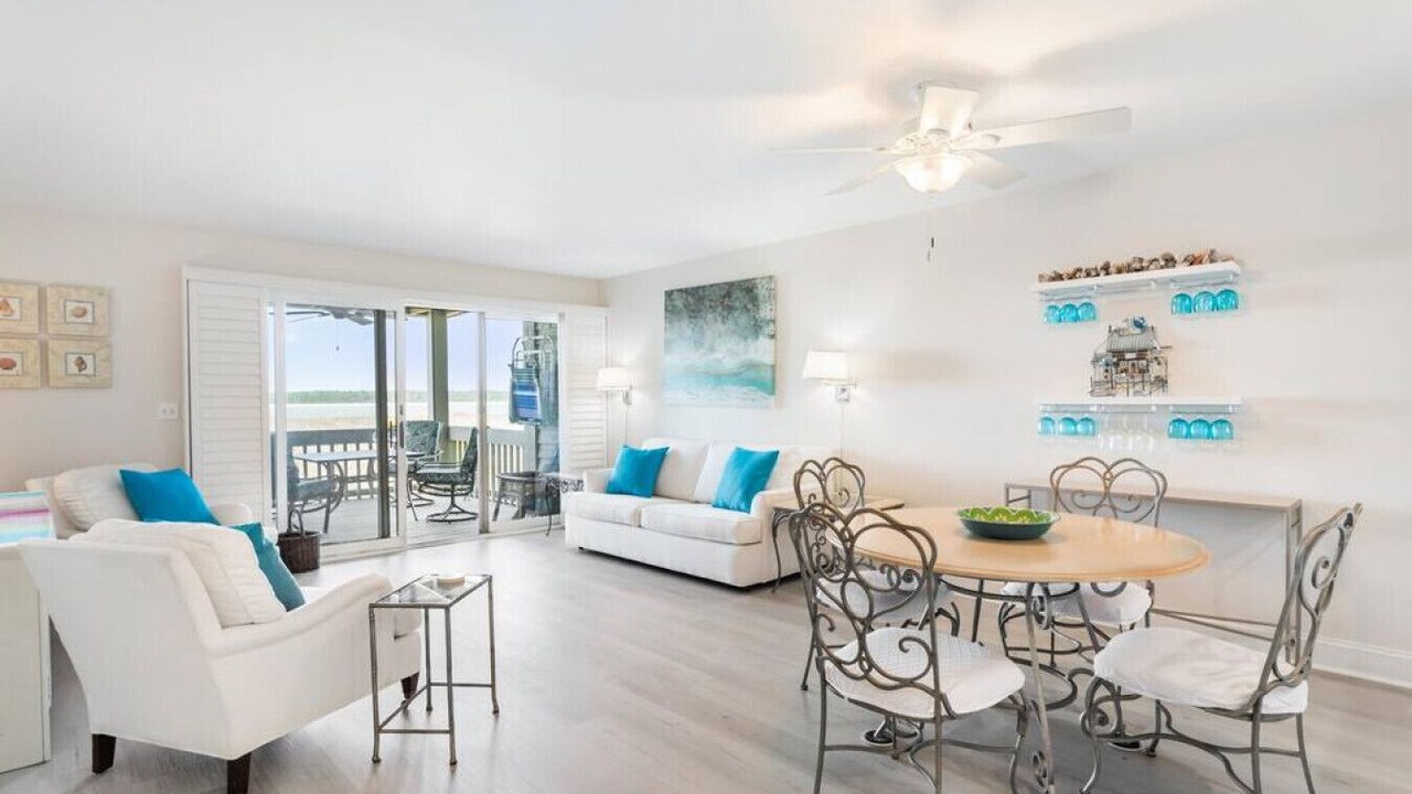 Photo of Livingroom in Seabrook Island