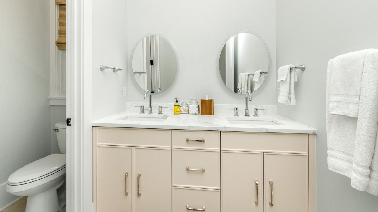 Photo of Bathroom in Vanderhorst Plantation